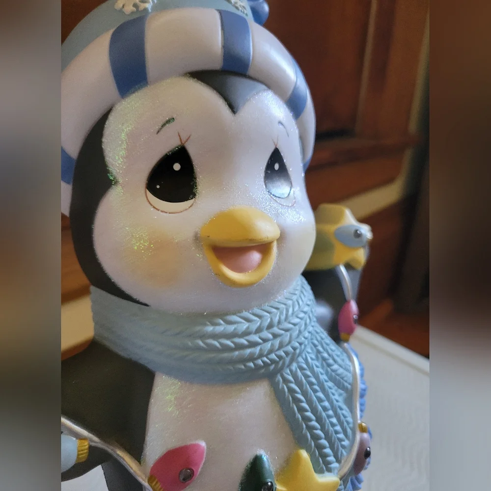2011 Precious Moments penguin christmas decor lighted battery powered